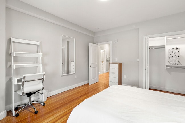Foto del edificio - 1061 Saratoga St