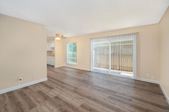 2 BR, 1BA - 870SF- Living Room - Creekside Oaks