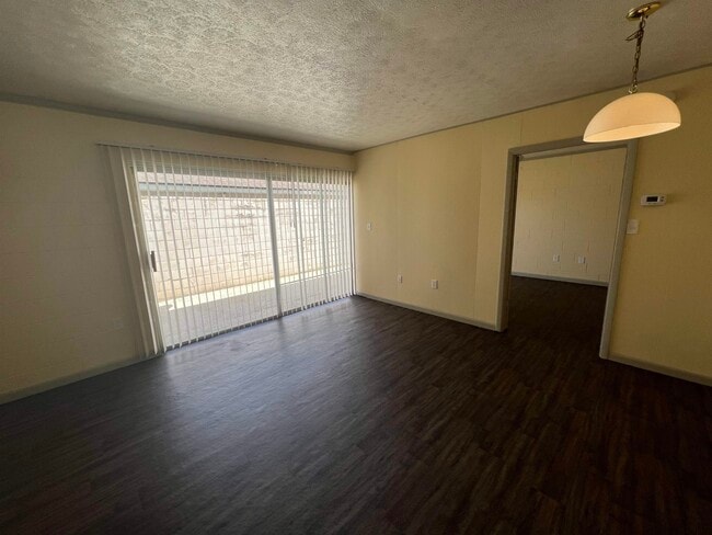 Building Photo - 2241 W Pensacola St