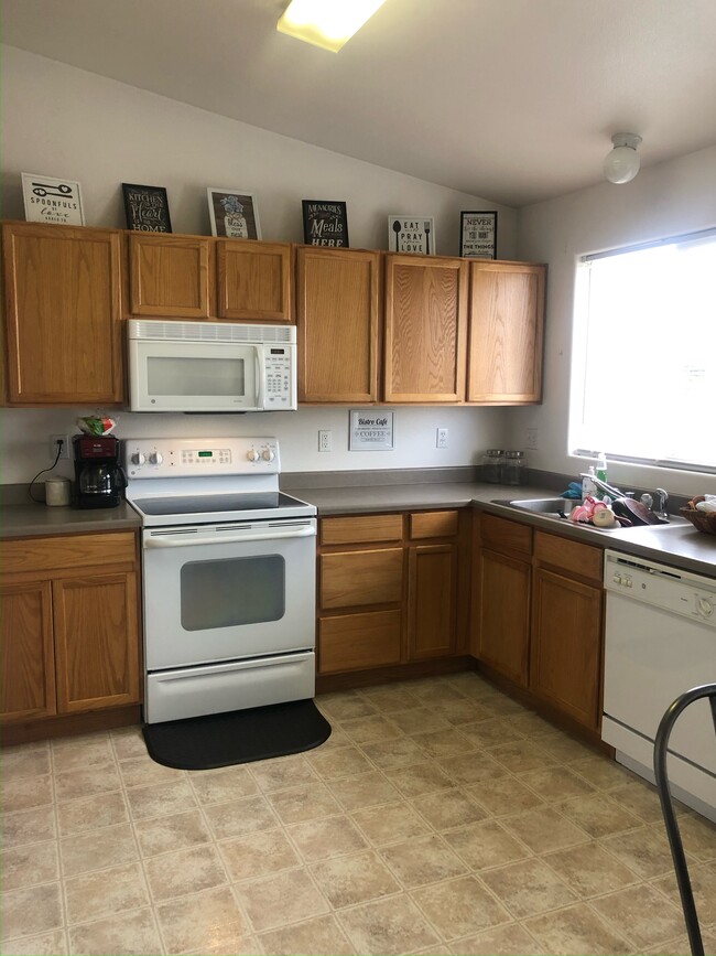 Foto del edificio - 8711 Silver Glen Dr