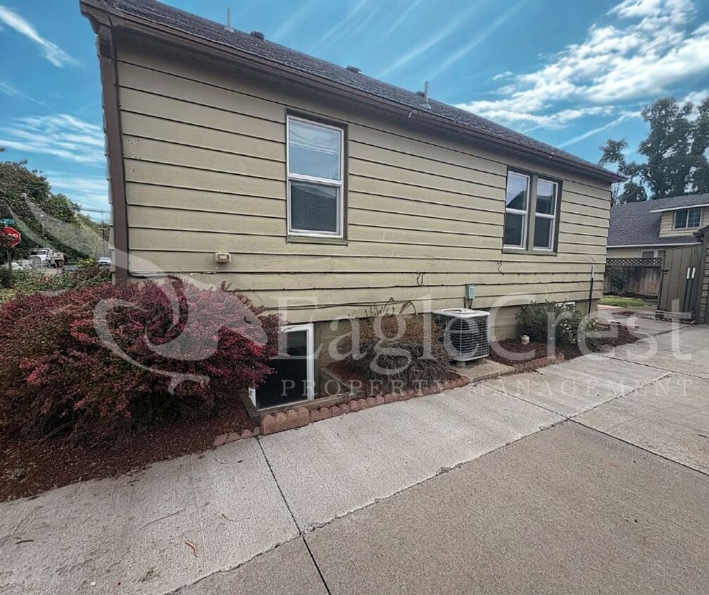 Building Photo - 127SW6