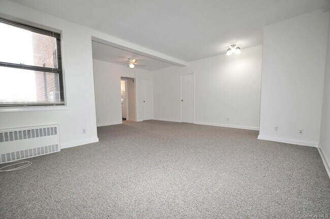 Building Photo - 142 Garth Rd