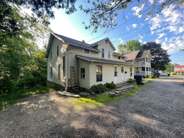 Primary Photo - 3 Stover Ct