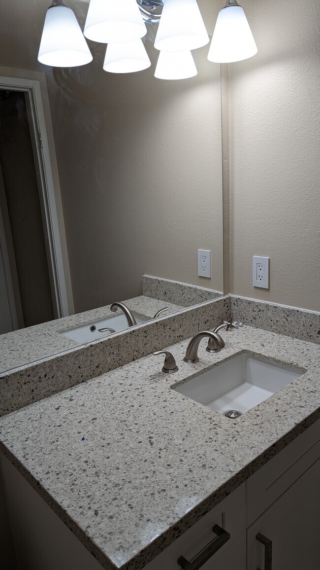 Building Photo - 177 Rockwood
