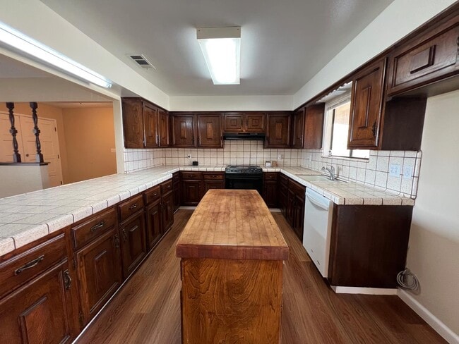 Foto del edificio - 7828 S Del Rey Ave