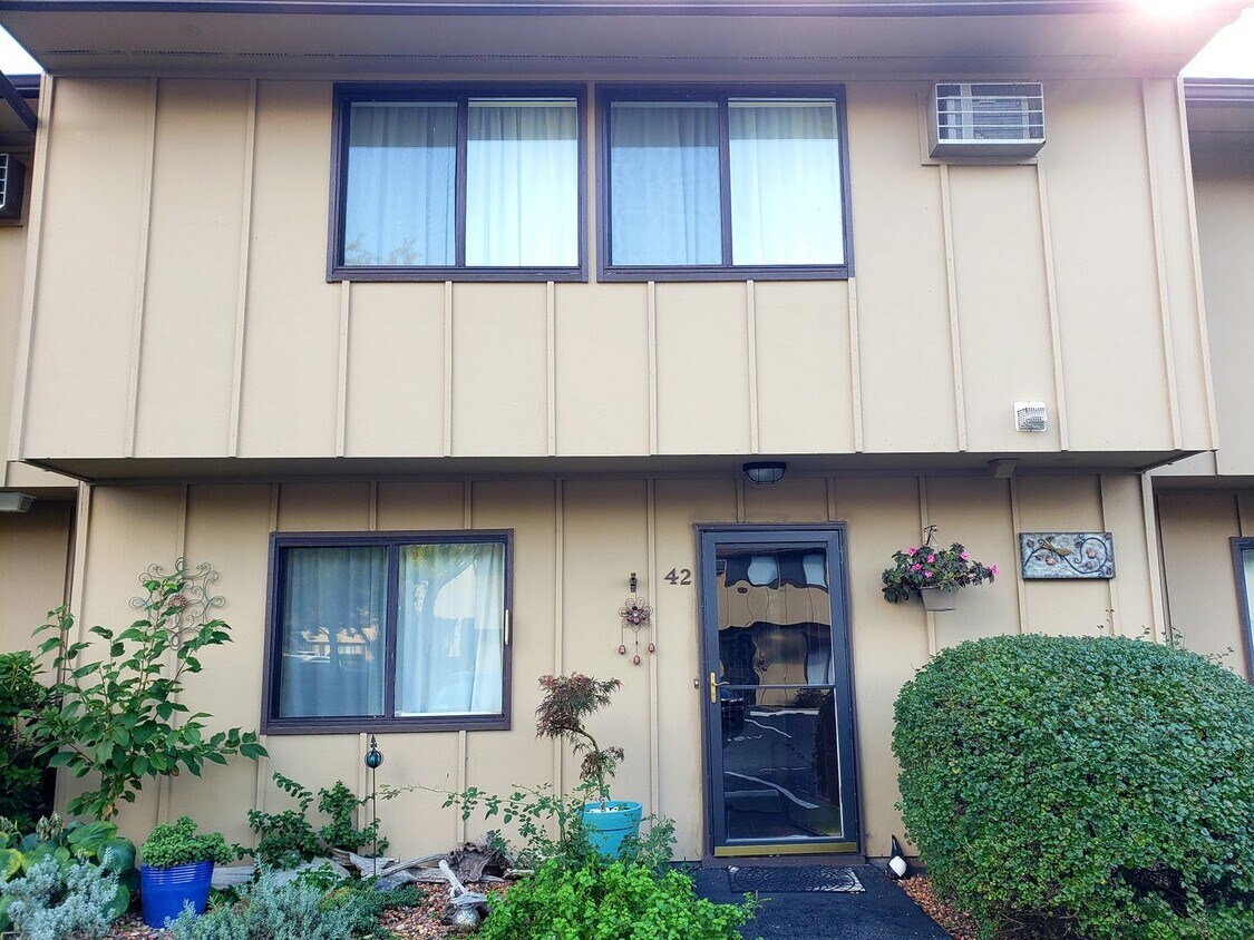 Primary Photo - 3 Bedroom Townhouse - Poughkeepsie
