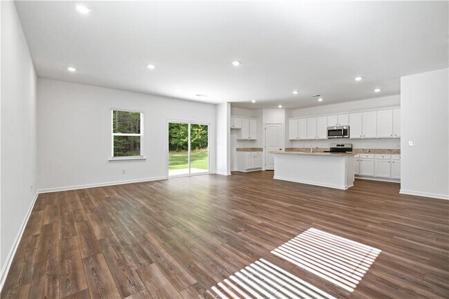 Building Photo - 702 Evergreen Rd