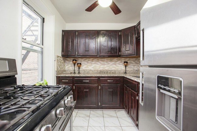 Foto del edificio - 525 W 236th St