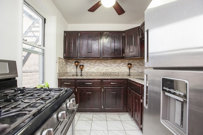 Building Photo - 525 W 236th St