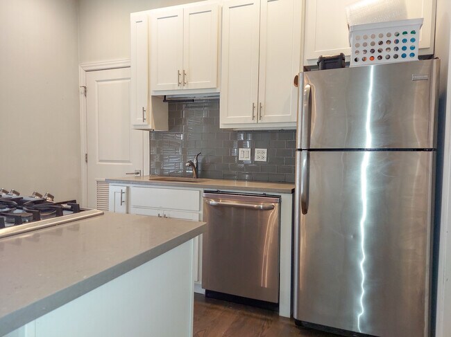 Foto del edificio - 3846 N Southport Ave