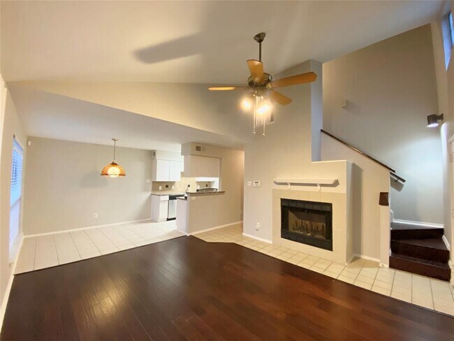 Foto del edificio - 340 W Harwood Rd