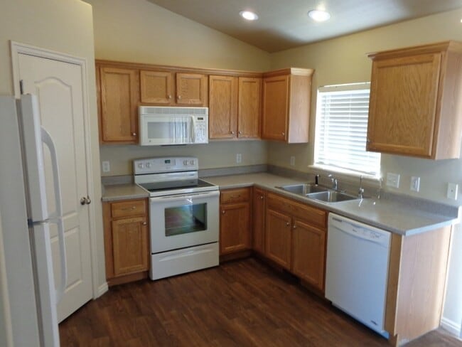 Building Photo - 2022 E Juniper Drive