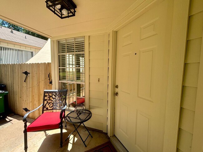 Foto del edificio - Brown Bark