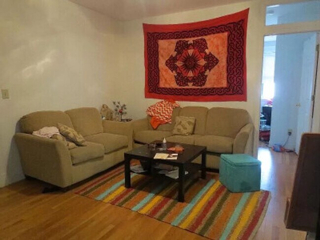 Foto del edificio - Renovated, Affordable Brighton 4 bed/2 Bat...