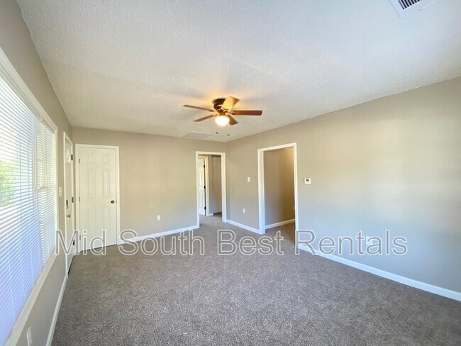 Foto del edificio - 16 Rhodes Ave