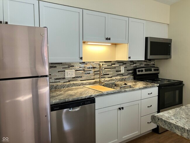 Foto del edificio - 778 Loews Blvd