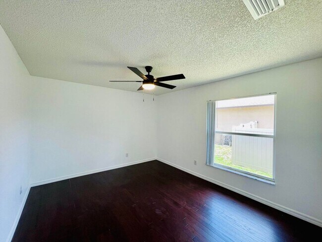Building Photo - 670 Elmont St NW