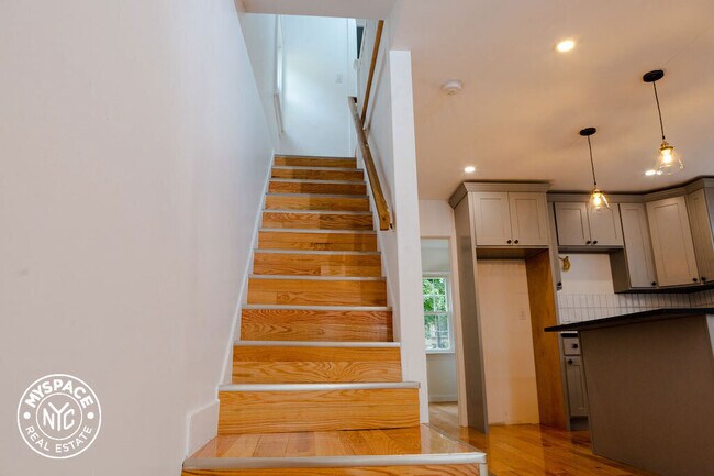 Foto del edificio - 215-34 106th Ave