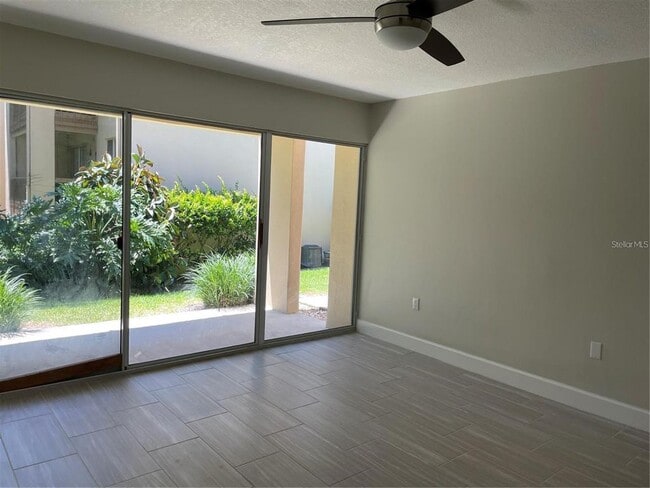 Building Photo - 586 Orange Dr