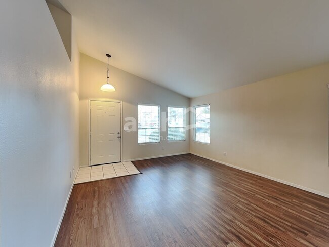 Foto del edificio - 1305 Rainbow Meadows Drive