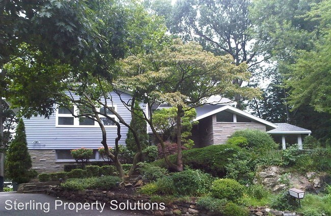 Building Photo - 5 br, 3.5 bath House - 17 Andrea Court