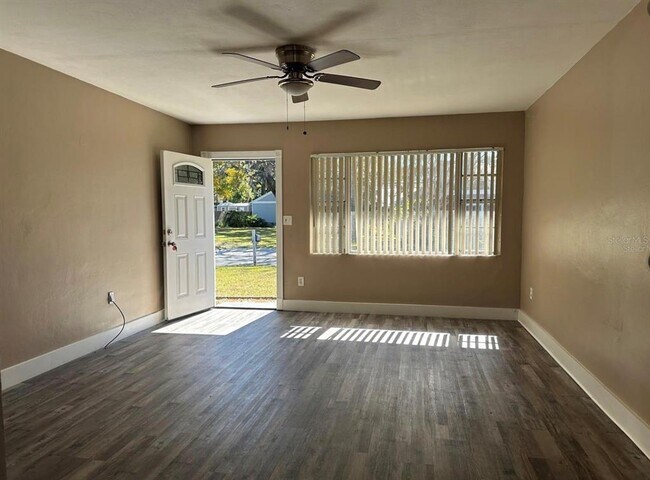 Foto del edificio - 607 Johns Ave