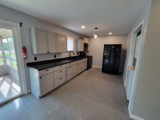 Foto del edificio - 3 bed, 1 bath, Close to South Bend Airport