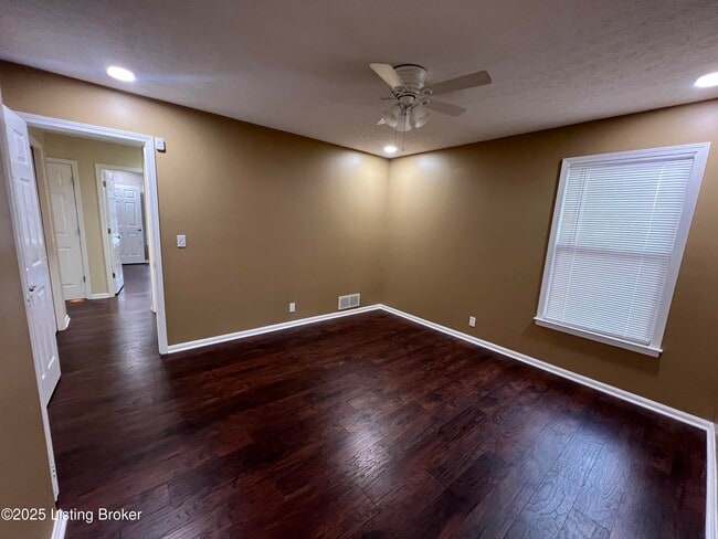 Foto del edificio - 4901 Hunters Point Cir