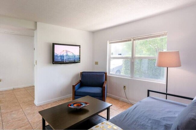 Foto del edificio - 2704 Raeford Rd