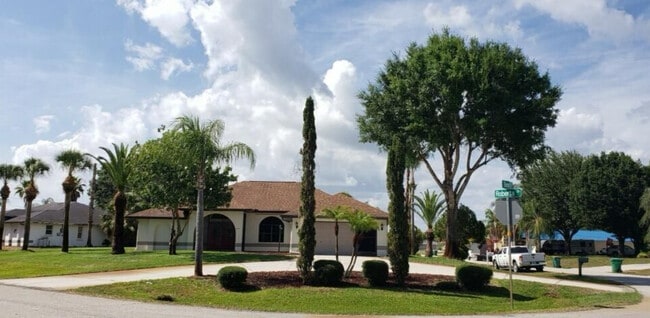 Building Photo - 6192 Roberta Dr