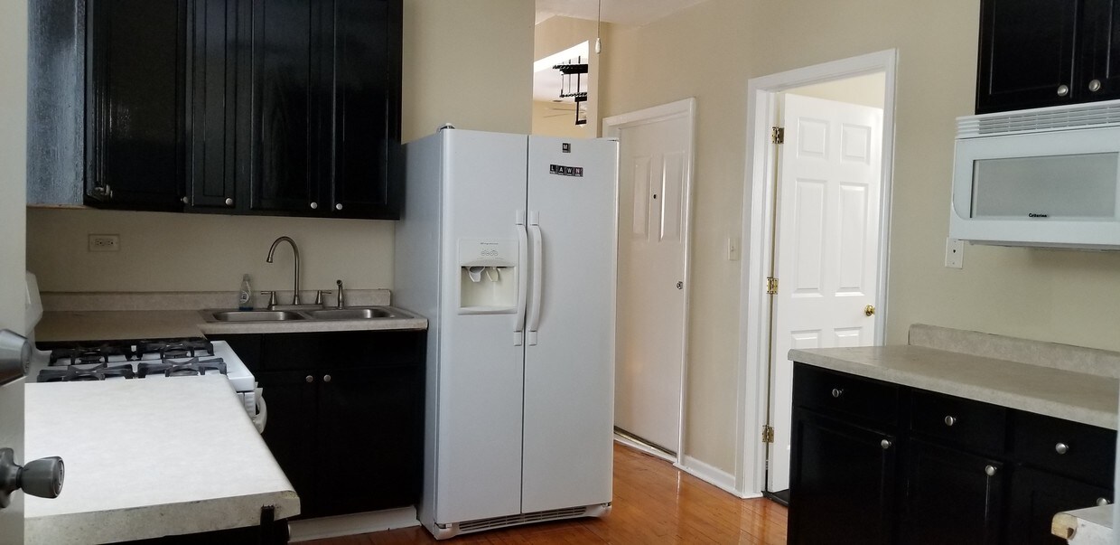 Kitchen - 2057 W 51st St