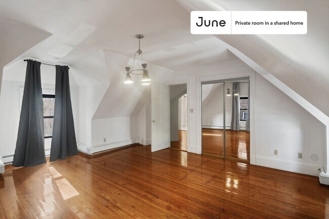 Foto del edificio - Room in Shared 6 bed/2 bath home