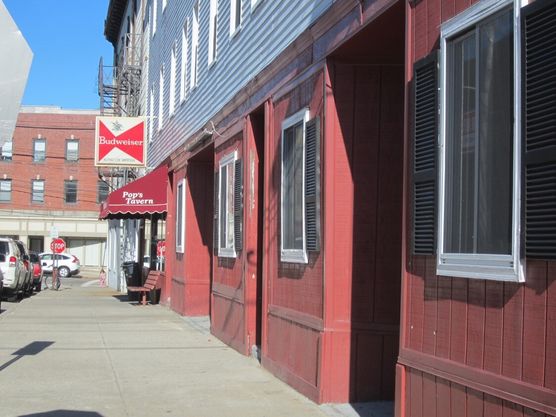 Building Photo - 13 Bacon St