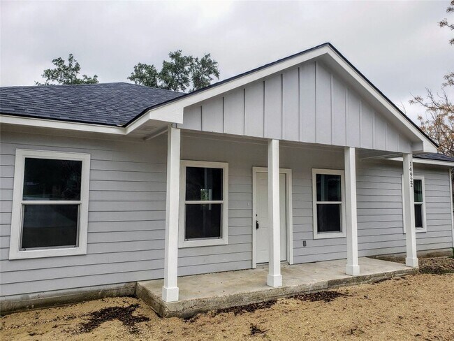 Foto del edificio - 14922 Running Deer Trail