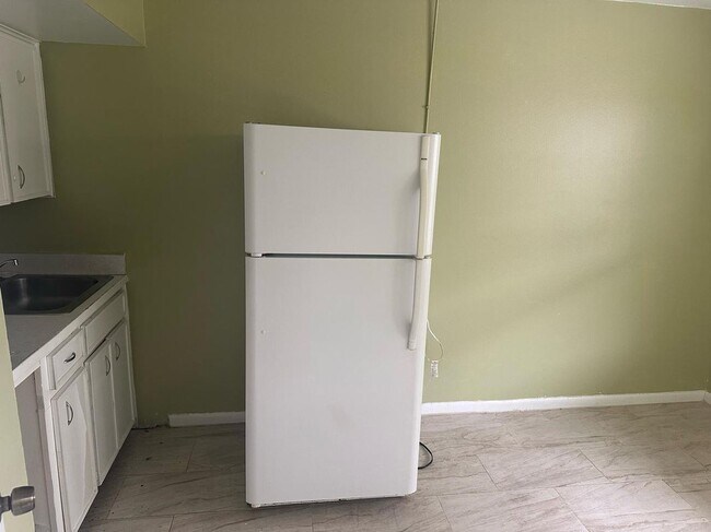 Foto del edificio - 214 N Chestnut Rd