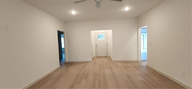 Building Photo - 14 Laceby Ln