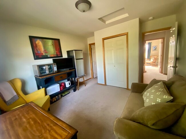 Foto del edificio - 902 Golden Pheasant Dr