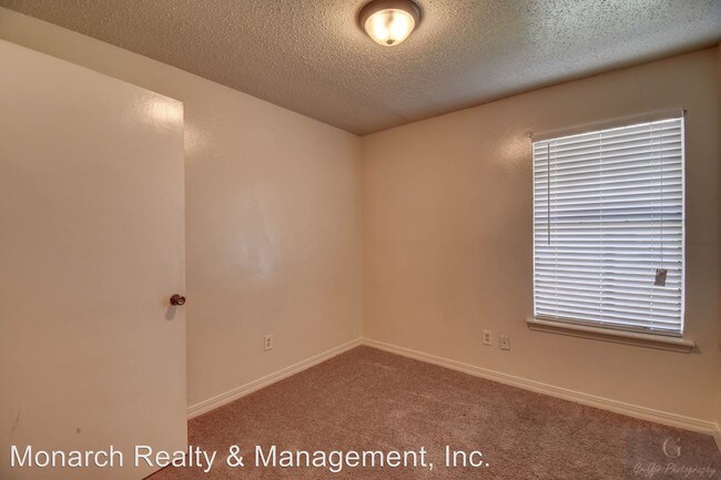 Building Photo - 9406-9408 Ferrara Dr
