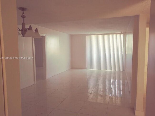 Foto del edificio - 10000 NW 80th Ct