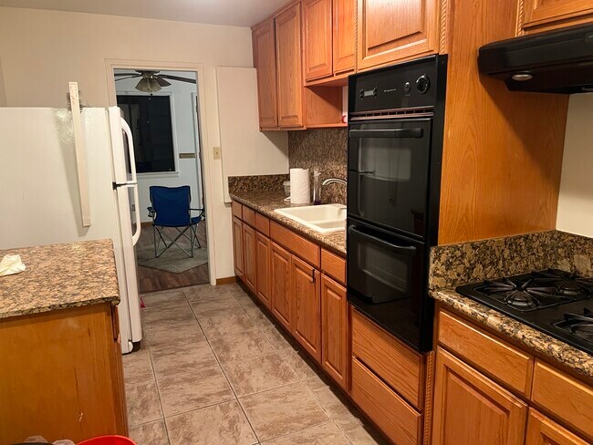 Kitchen - 8808 Cattaraugus Ave