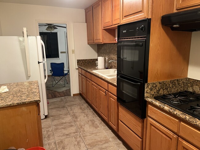 Kitchen - 8808 Cattaraugus Ave