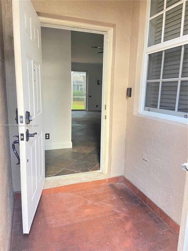 Building Photo - 2041 Pompeii CT