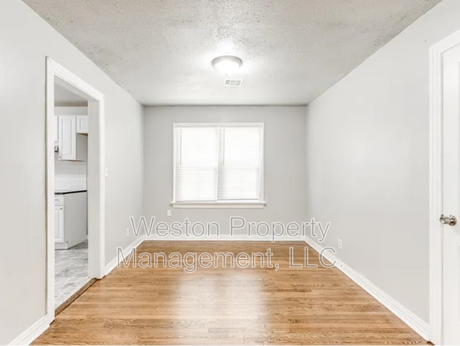 Foto del edificio - 1217 NE 43rd St