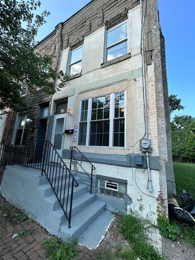 Building Photo - 413 Monmouth St