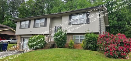 Building Photo - 2433 Meade Cir