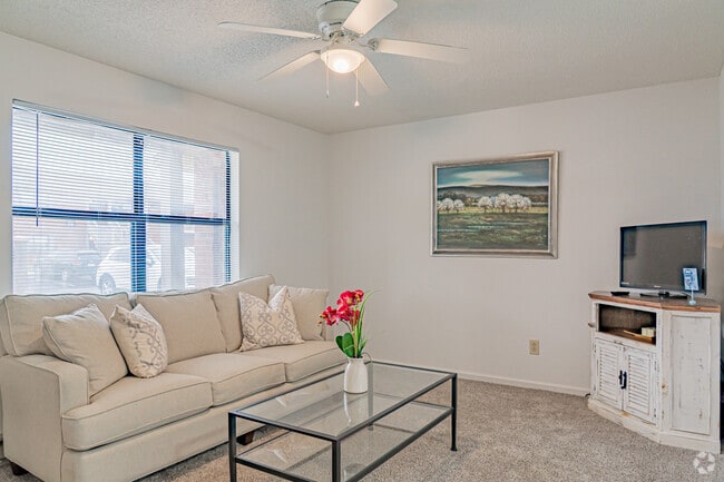 1BR, 1BA - 650SF - Living Room - Wesley South at East Carolina