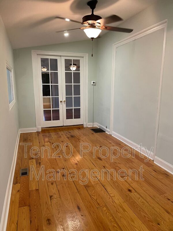 Building Photo - 811 3rd Ave