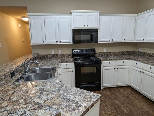 Building Photo - High-end Duplex in Frenship District