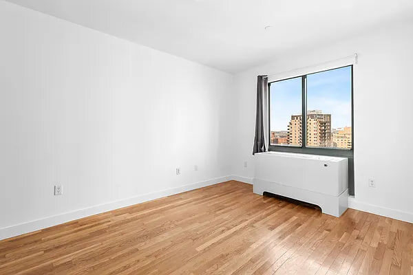 Foto del edificio - 42-35 Main St