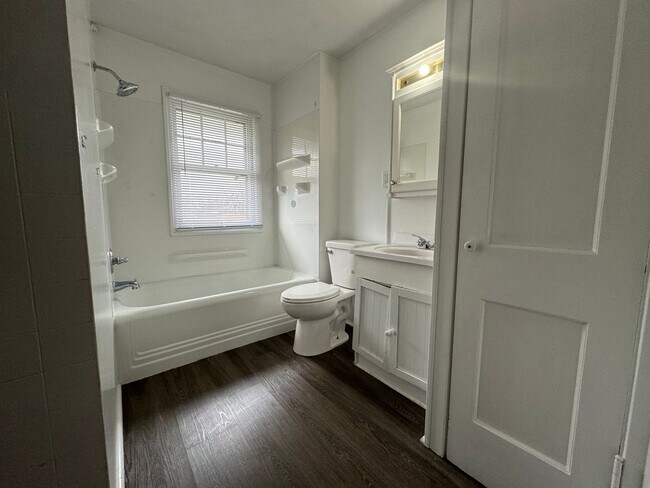 Foto del edificio - Rock Island Townhome Ready for Rent Now!